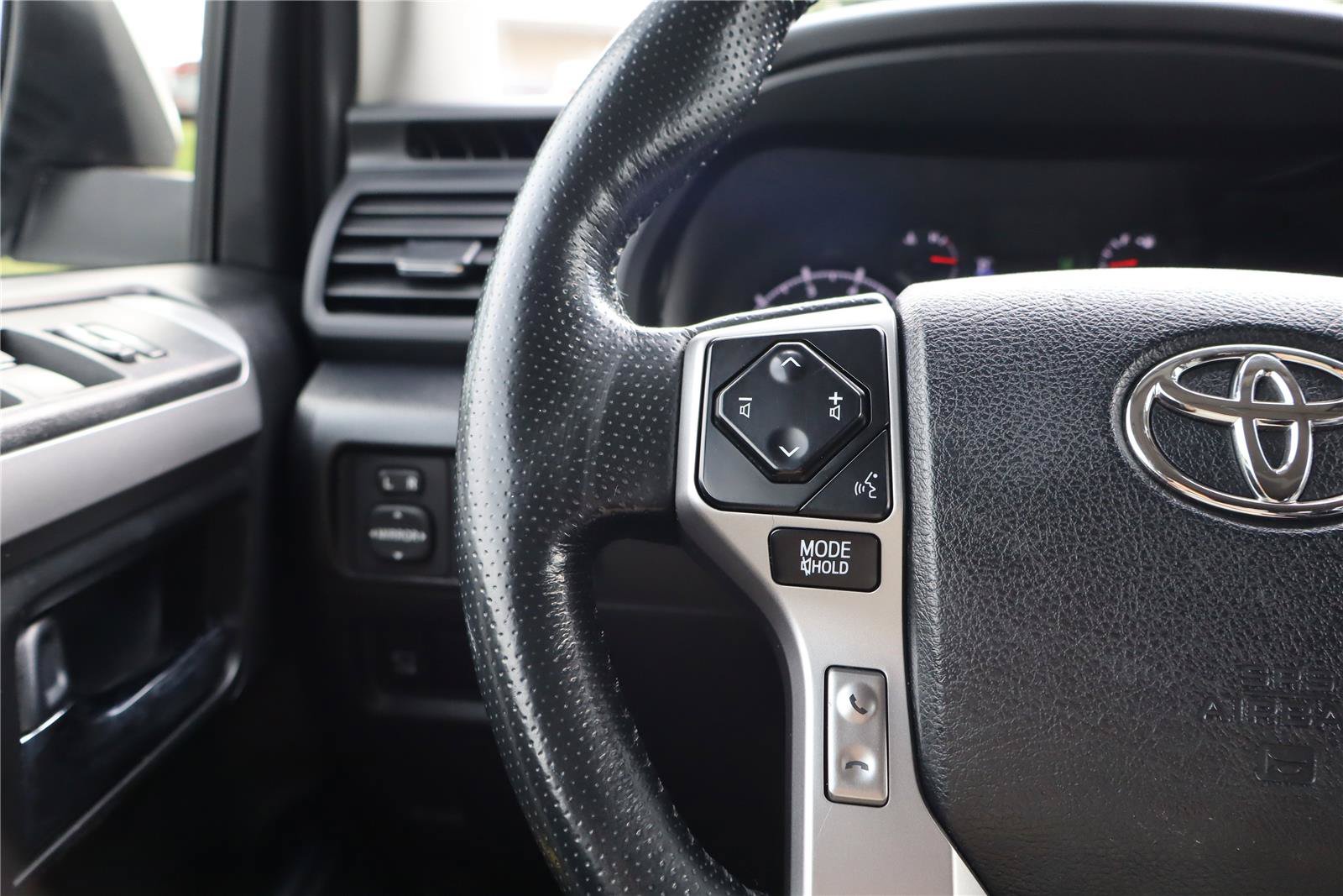 Used 2023 Toyota 4Runner SR5 Premium w/ Moonroof Package AWD/4WD image 17
