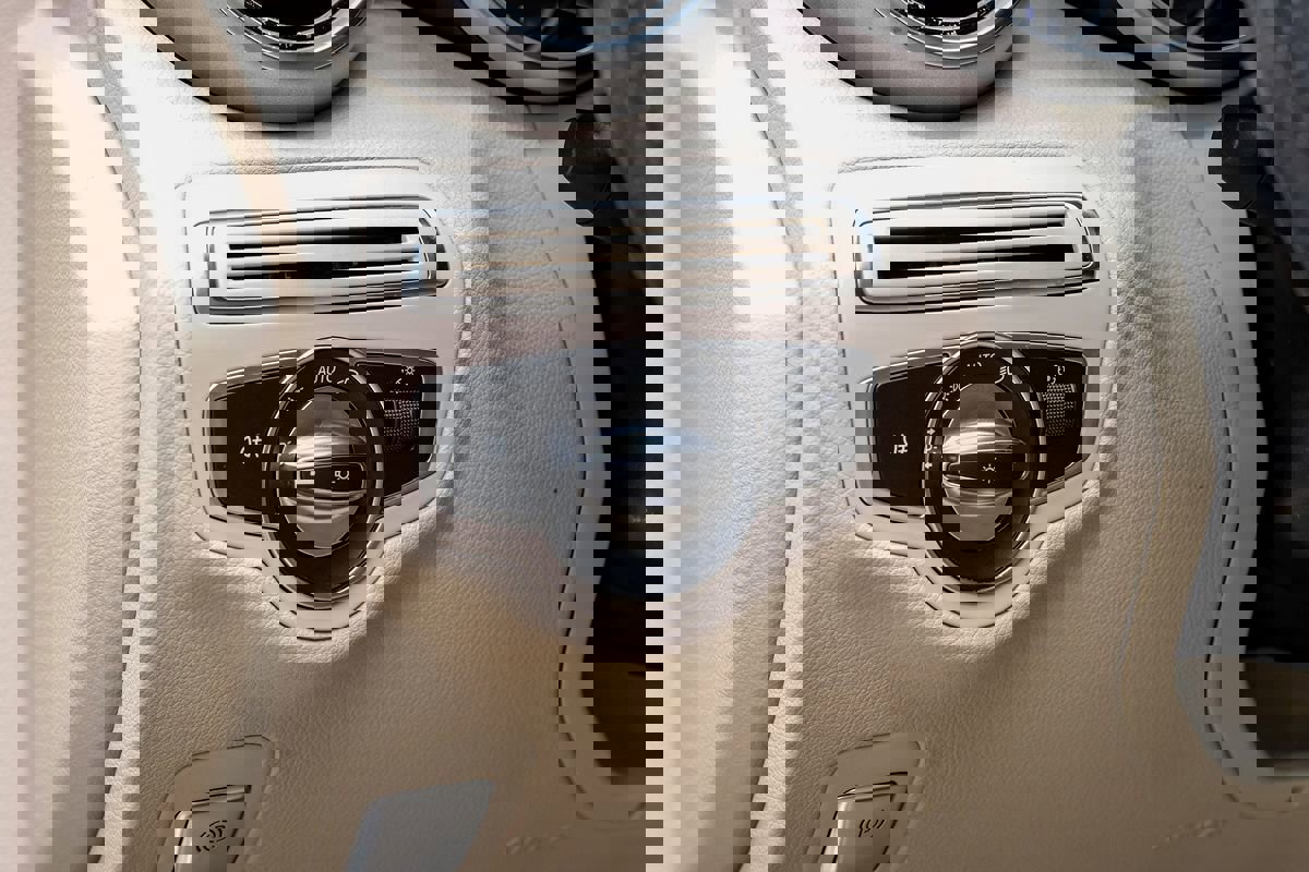 Used 2019 Mercedes-Benz C 300 Coupe w/ AMG Line image 18