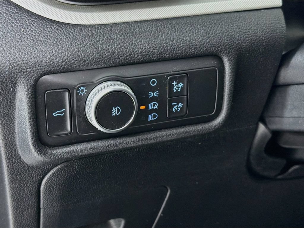 Used 2020 Ford Explorer XLT w/ Equipment Group 202A AWD/4WD image 10