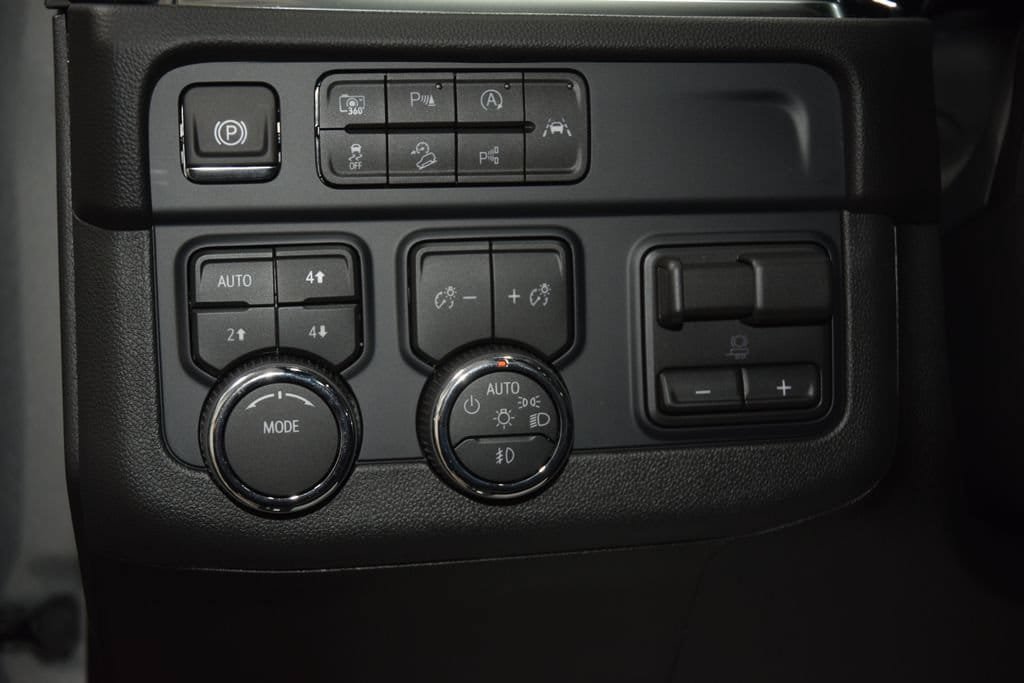 New 2026 Chevrolet Suburban Premier AWD/4WD image 36