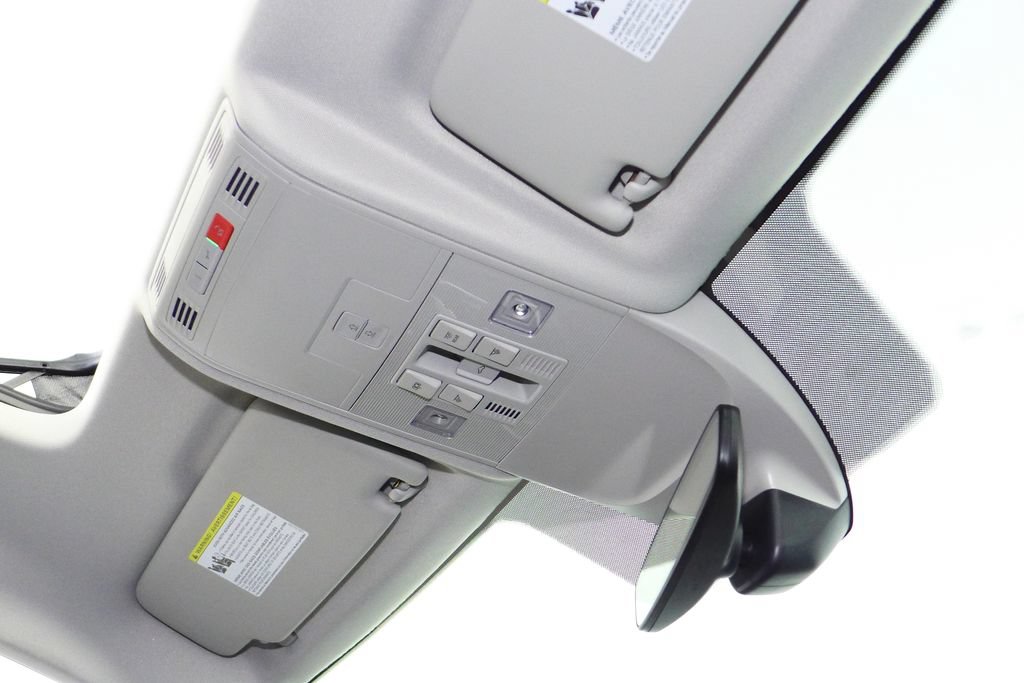 Used 2025 Volkswagen Taos SE FWD image 17