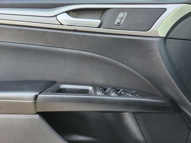 Used 2020 Ford Fusion SE image 21