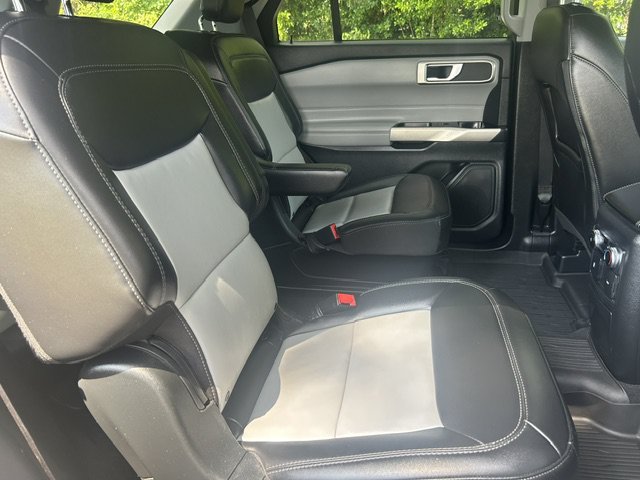 Used 2023 Ford Explorer XLT w/ Equipment Group 202A RWD image 11