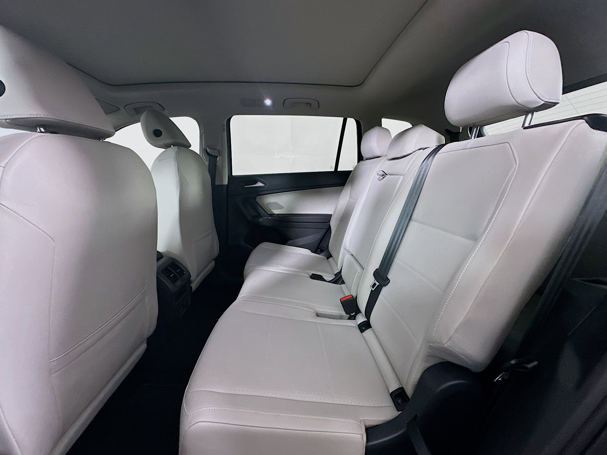 Used 2020 Volkswagen Tiguan SEL w/ 3rd Row Seat Package image 28