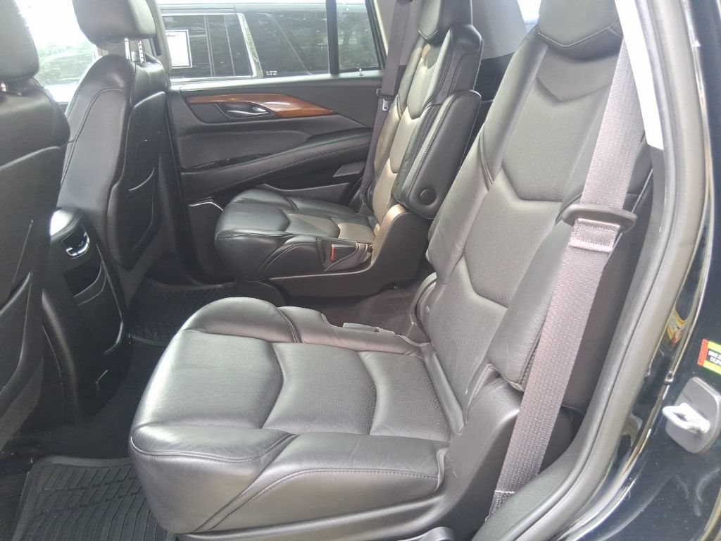 Used 2017 Cadillac Escalade Luxury AWD/4WD image 16
