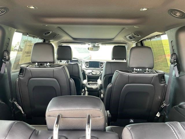 New 2026 Chrysler Pacifica Limited w/ S Appearance Package image 9