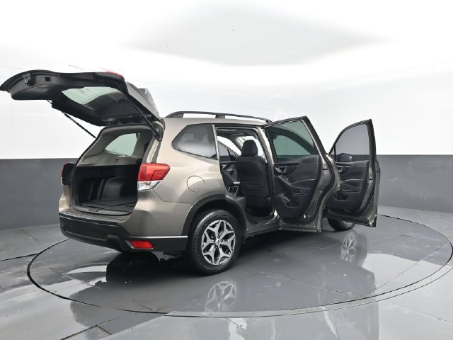 Used 2020 Subaru Forester Premium w/ Popular Package #1 AWD/4WD image 30