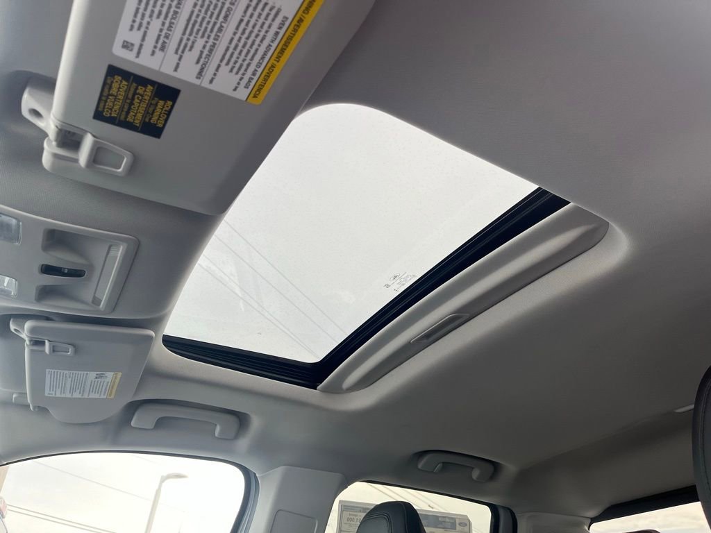 New 2025 Ford Maverick Lariat w/ Black Appearance Package image 4