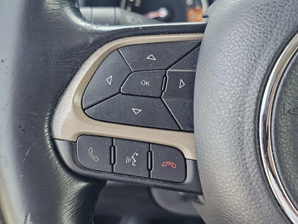 Used 2017 Jeep Renegade Latitude FWD image 27
