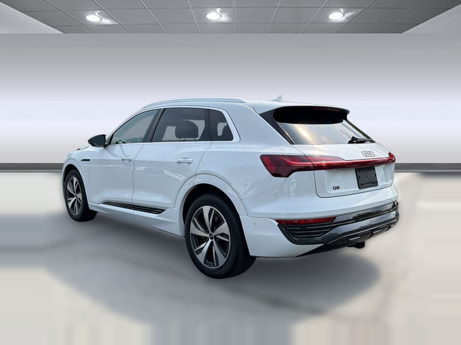 Used 2024 Audi Q8 e-tron Premium Plus w/ Premium Plus Package AWD/4WD image 3