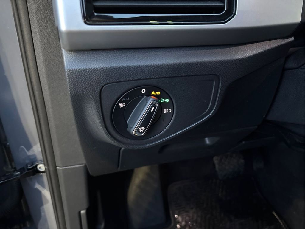 Used 2022 Volkswagen Atlas Cross Sport SE image 26