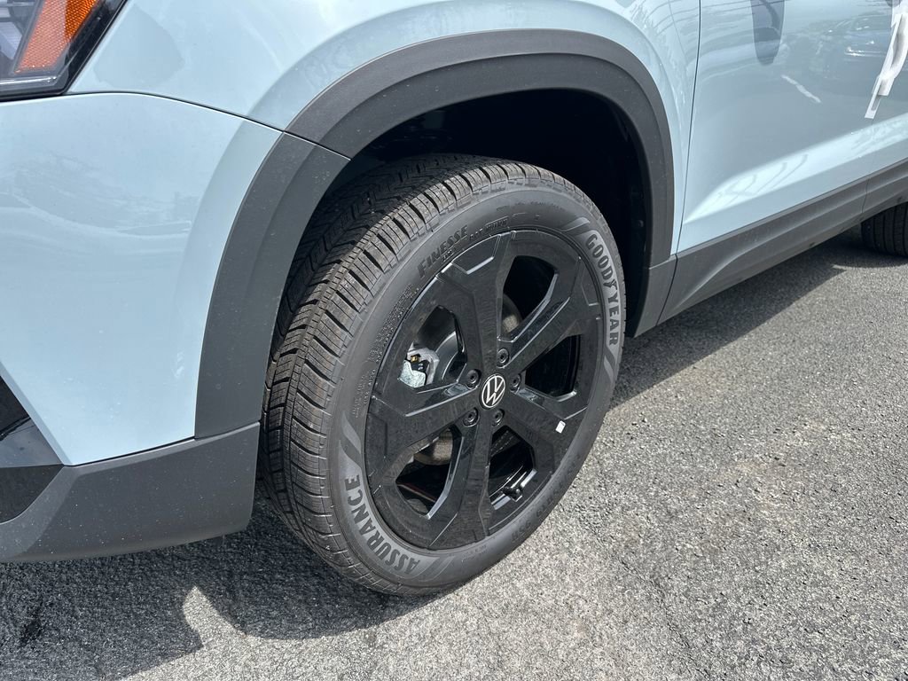 New 2026 Volkswagen Taos SE AWD/4WD image 2