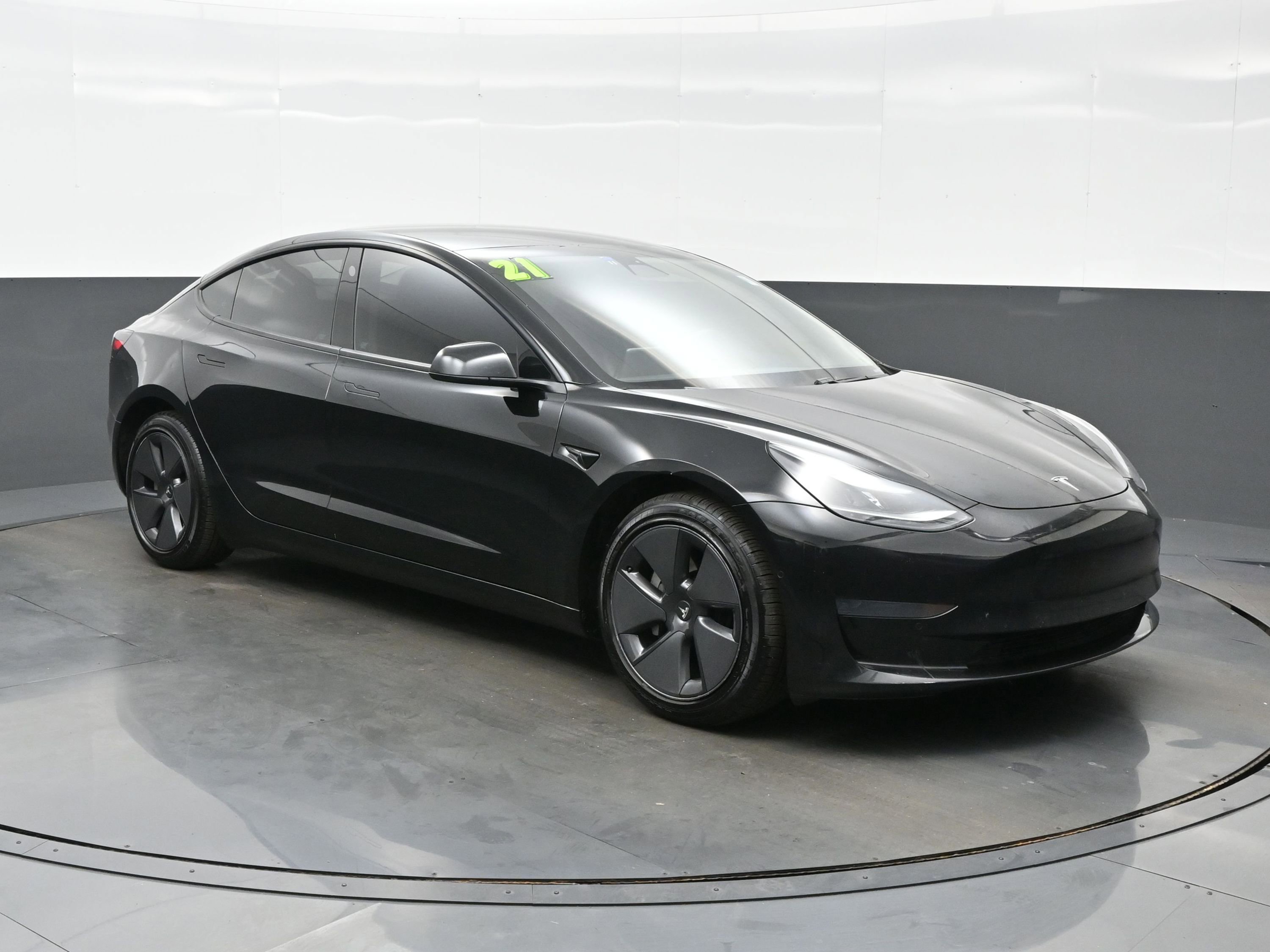 Used 2021 Tesla Model 3 Standard Range Plus image 8