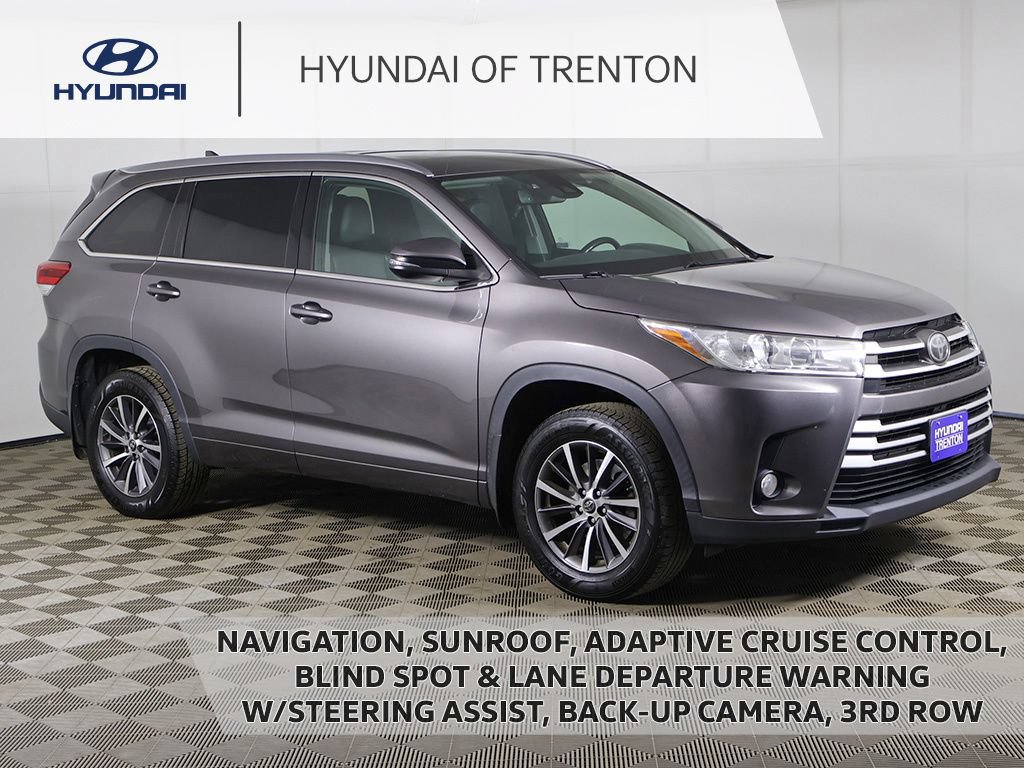 Used 2017 Toyota Highlander XLE w/ Carpet Mat Package AWD/4WD image 1