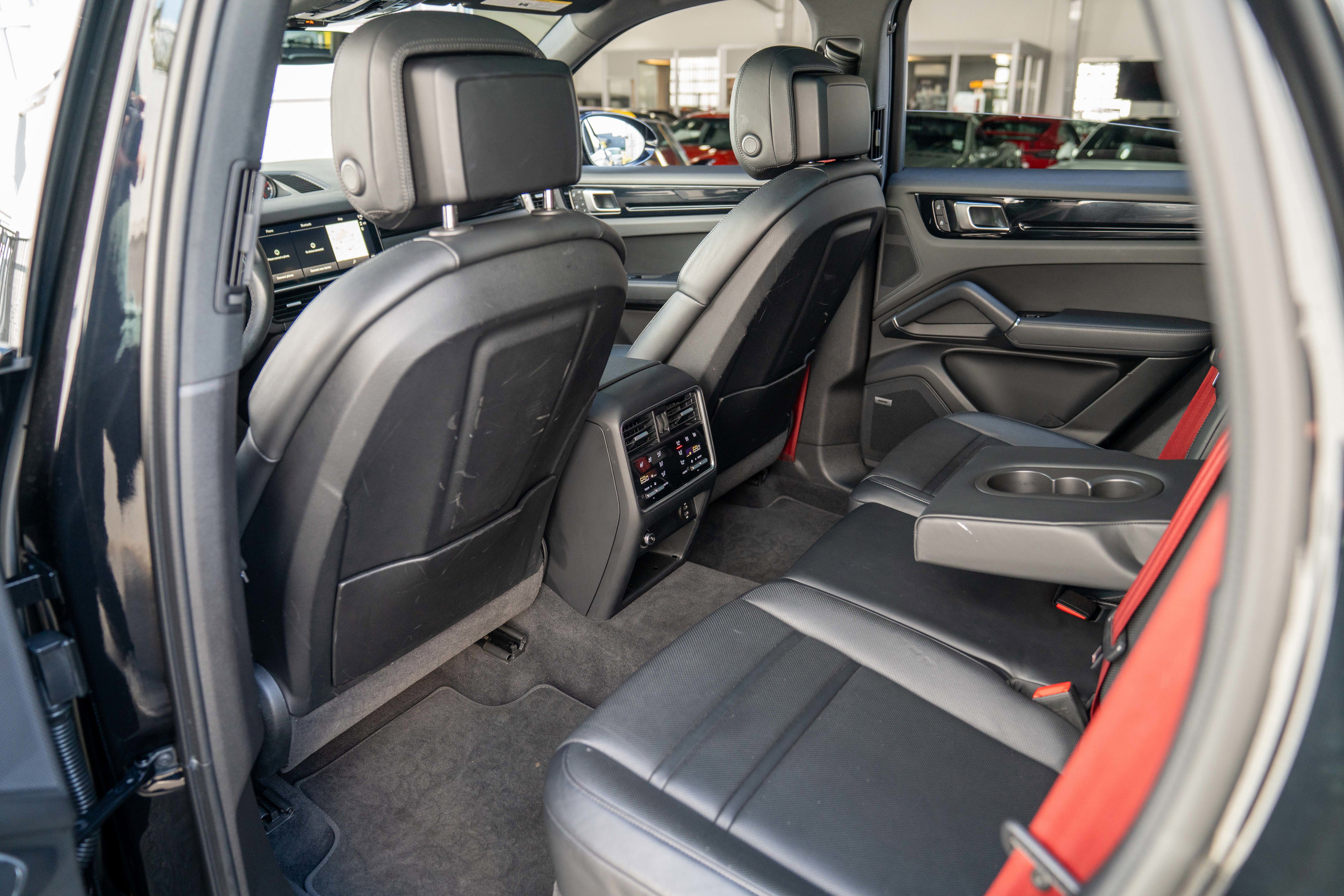 Used 2022 Porsche Cayenne AWD/4WD image 27