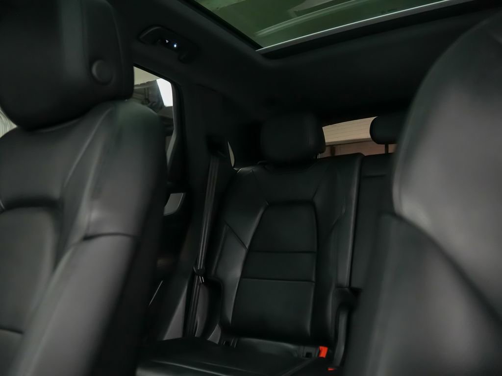 Certified 2024 Porsche Cayenne AWD/4WD image 34