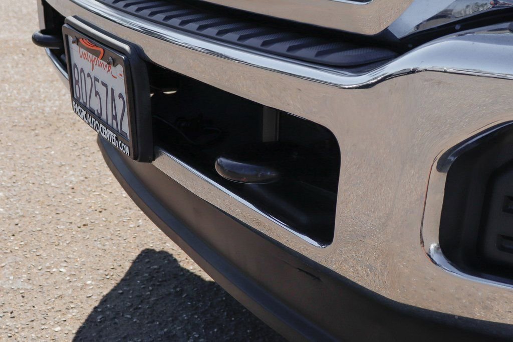 Used 2016 Ford F550 4x4 Crew Cab Super Duty w/ XLT Interior Package image 50