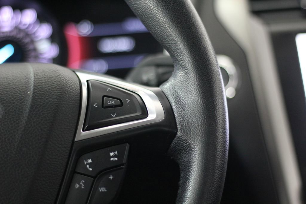 Used 2020 Ford Fusion SEL FWD image 13