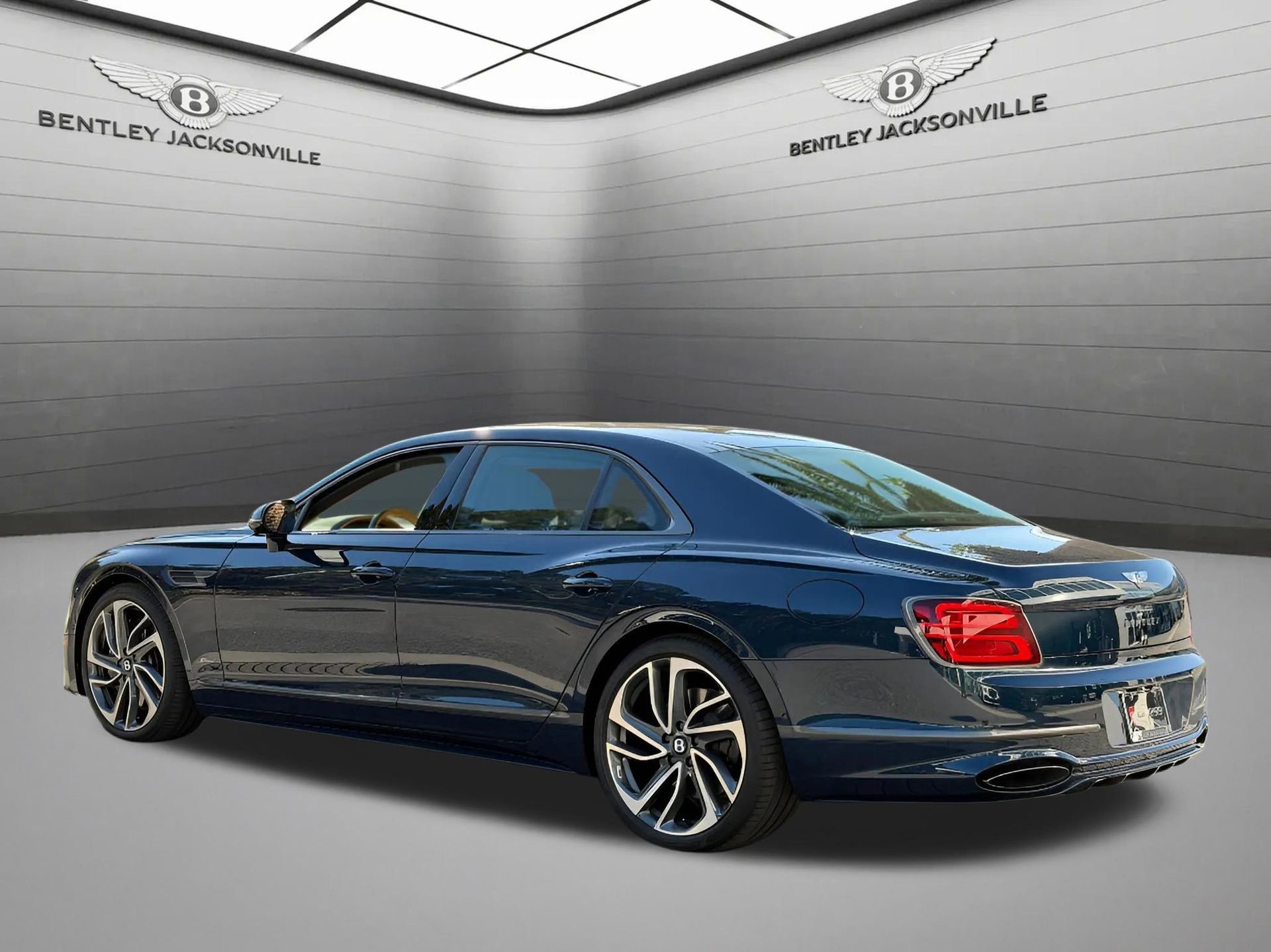 Used 2025 Bentley Flying Spur Plug-In Hybrid AWD/4WD image 17