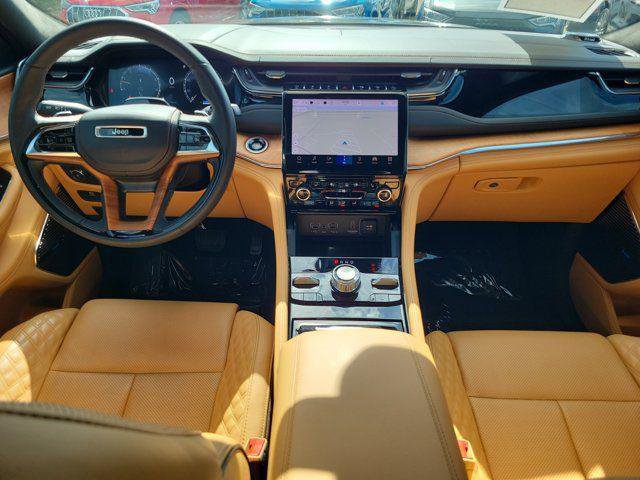 Used 2024 Jeep Grand Cherokee L Summit AWD/4WD image 2