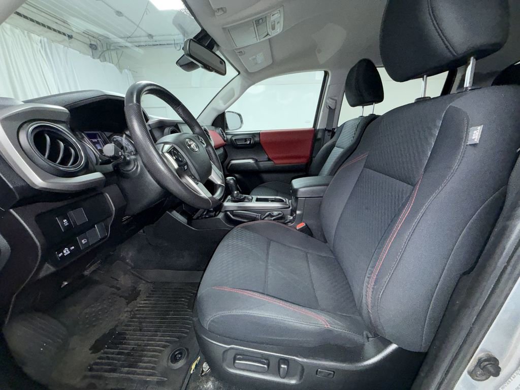 Used 2023 Toyota Tacoma SR5 AWD/4WD image 4