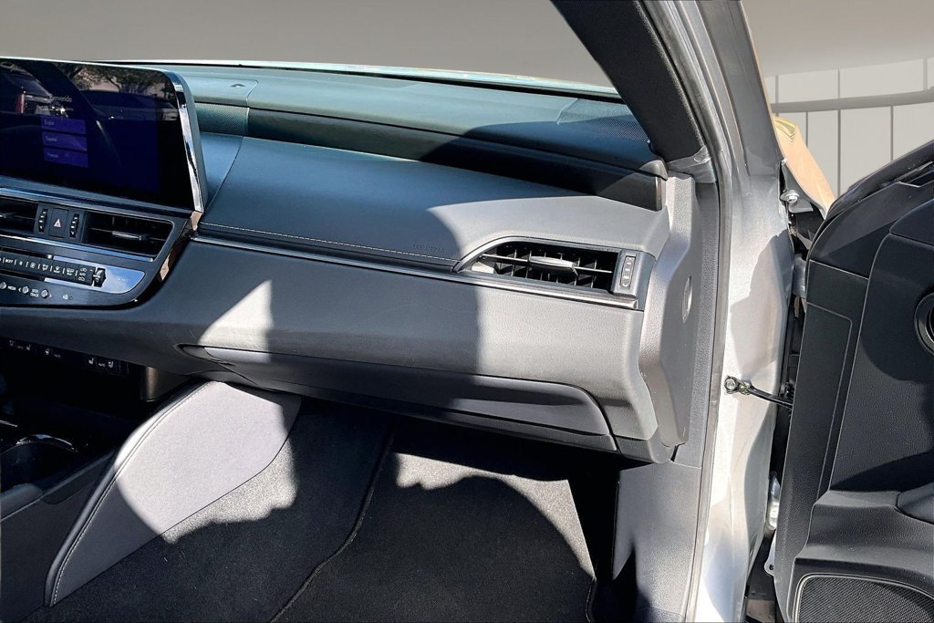 Used 2025 Lexus ES 350 w/ Premium Package FWD image 16