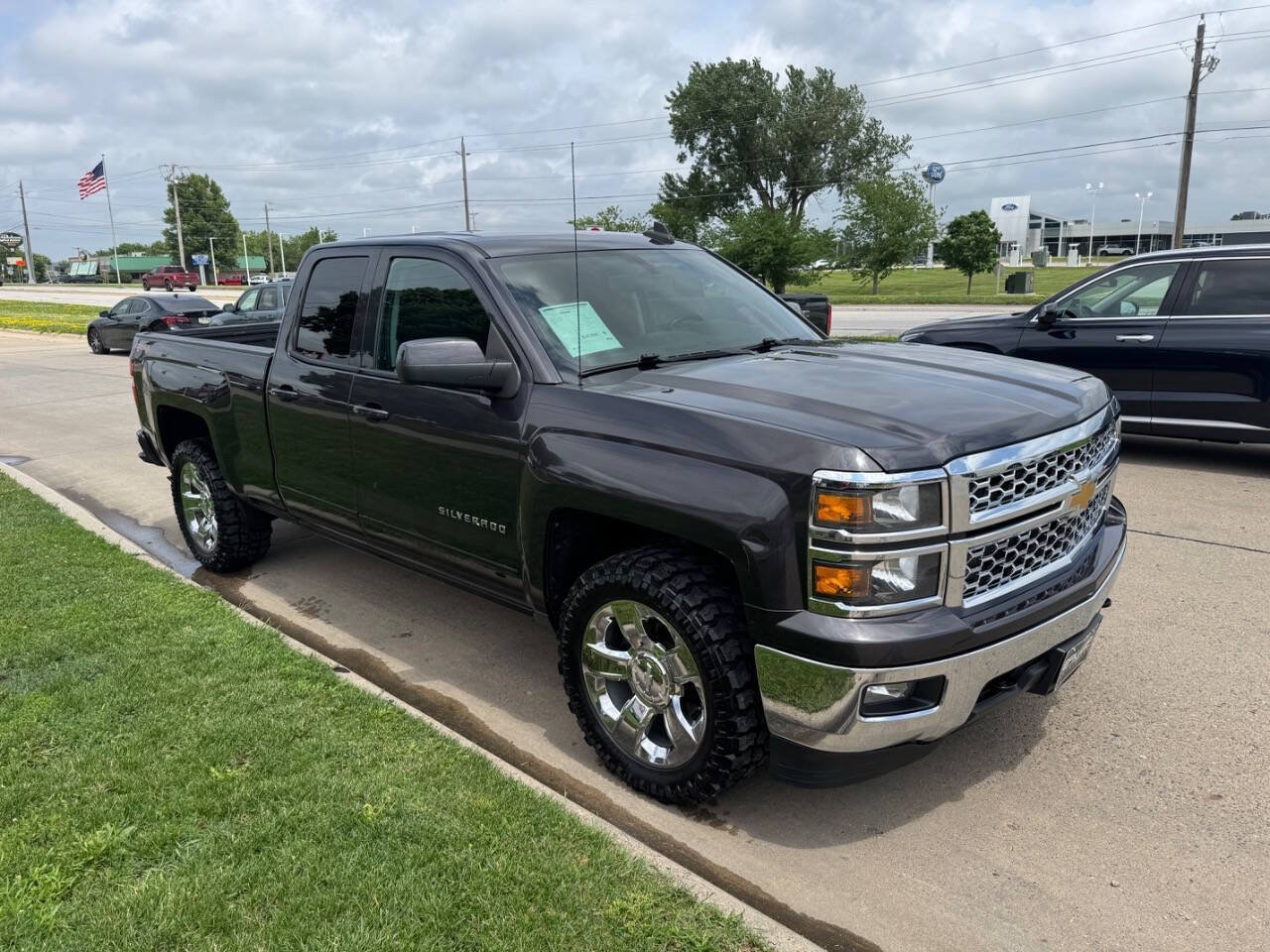 Used 2015 Chevrolet Silverado 1500 LT AWD/4WD image 7