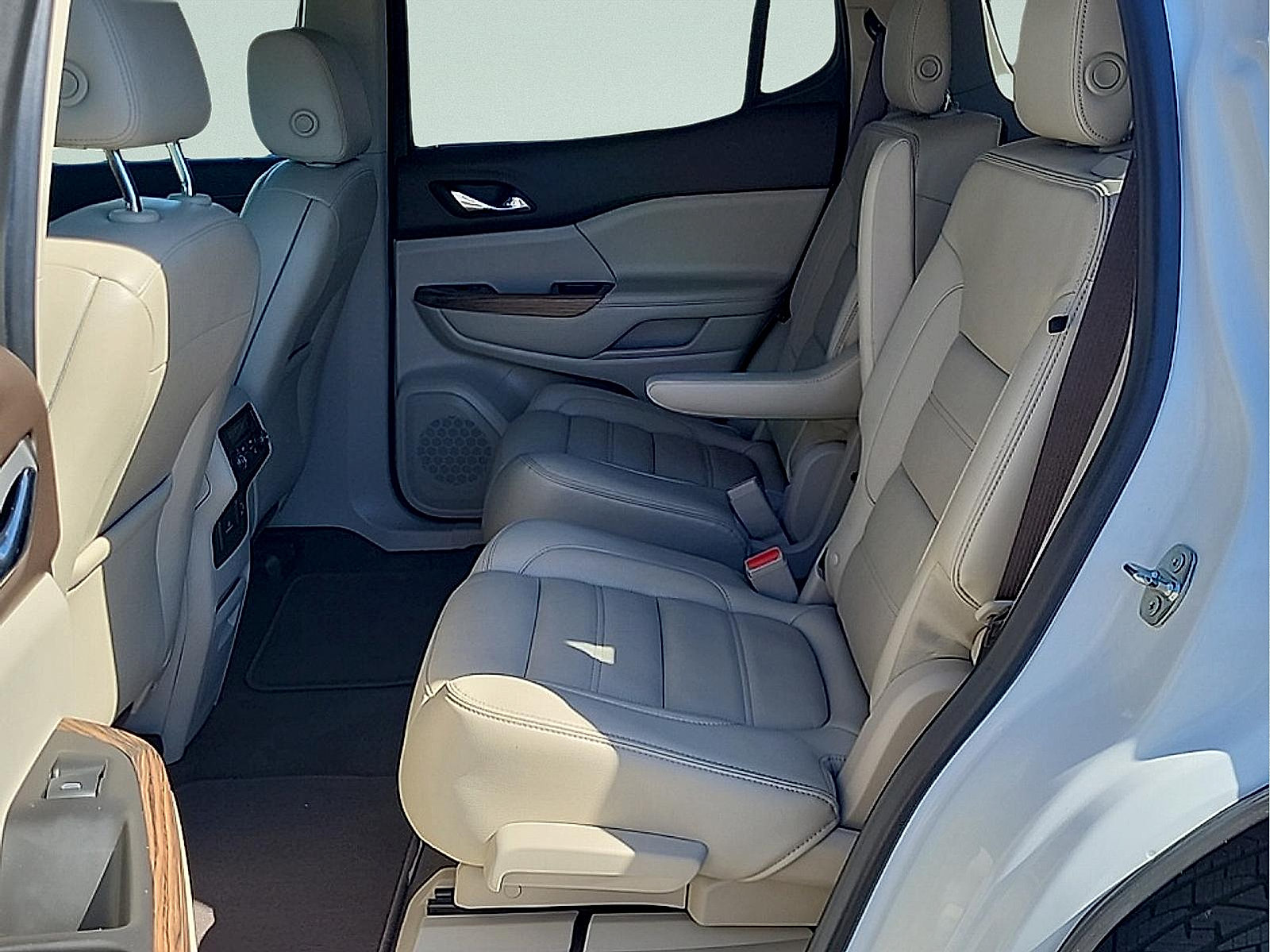 Used 2019 GMC Acadia Denali w/ Technology Package AWD/4WD image 12