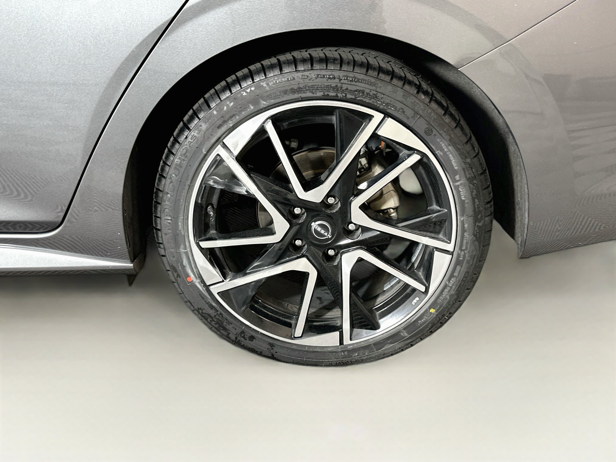 Used 2025 Nissan Sentra SR FWD image 11