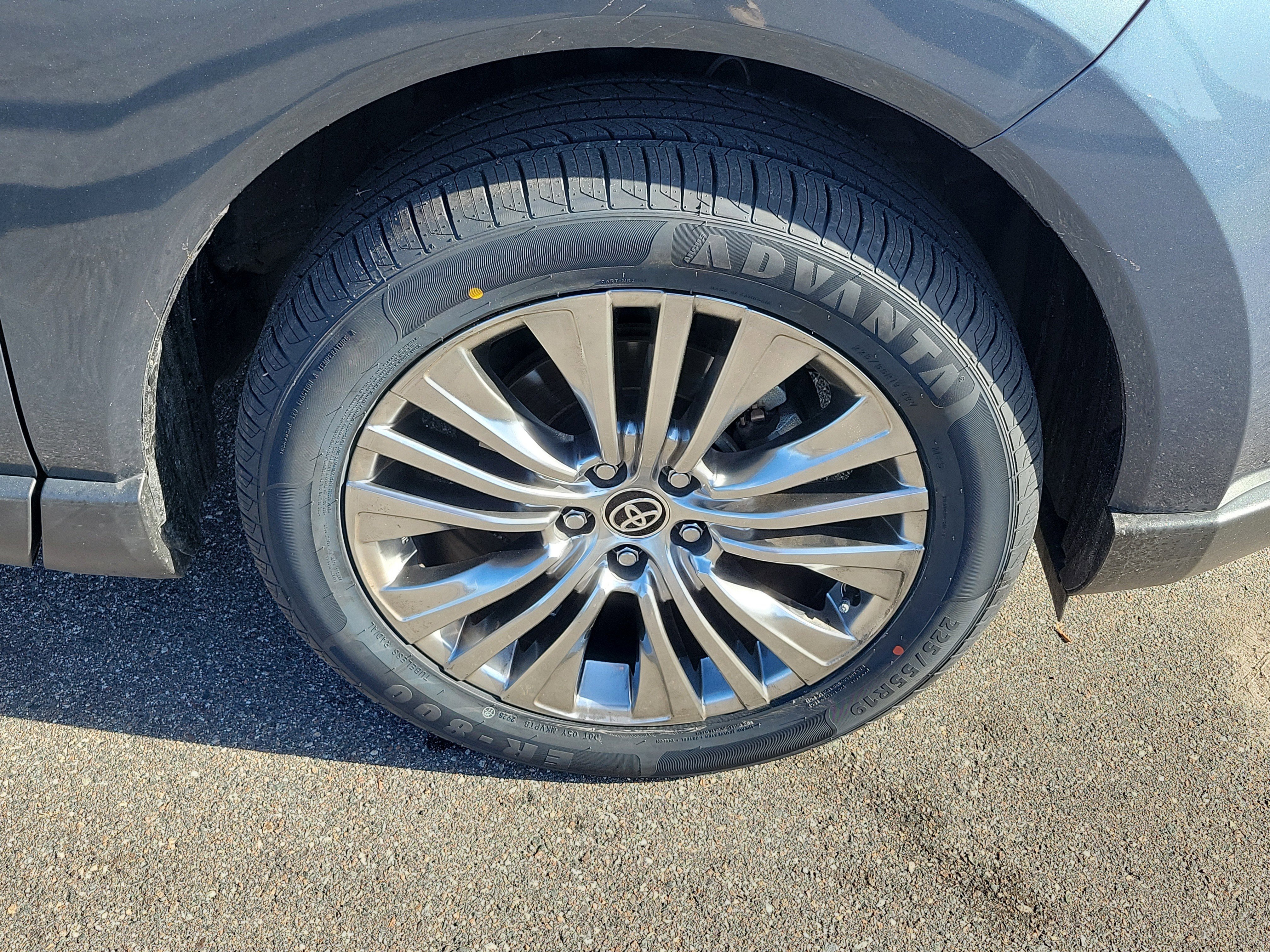 Used 2024 Toyota Venza Limited image 43