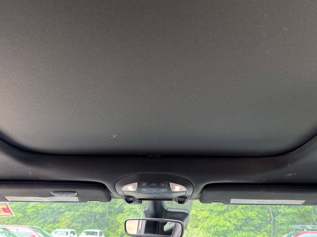 Used 2021 Chrysler Pacifica Touring-L w/ Premium & Safety Sphere Group FWD image 3