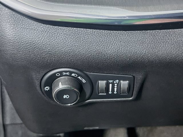 Used 2023 Jeep Compass Limited AWD/4WD image 12