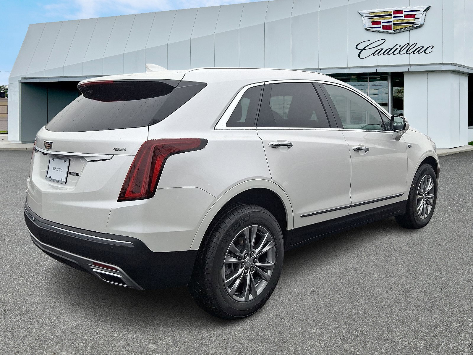 Certified 2023 Cadillac XT5 Premium Luxury w/ LPO, Floor Liner Package image 5