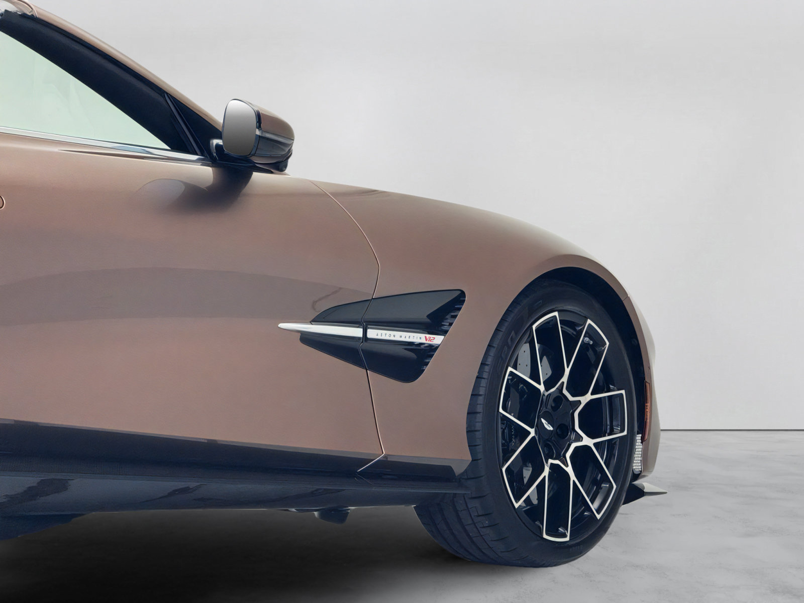 New 2026 Aston Martin Vanquish Convertible RWD image 31