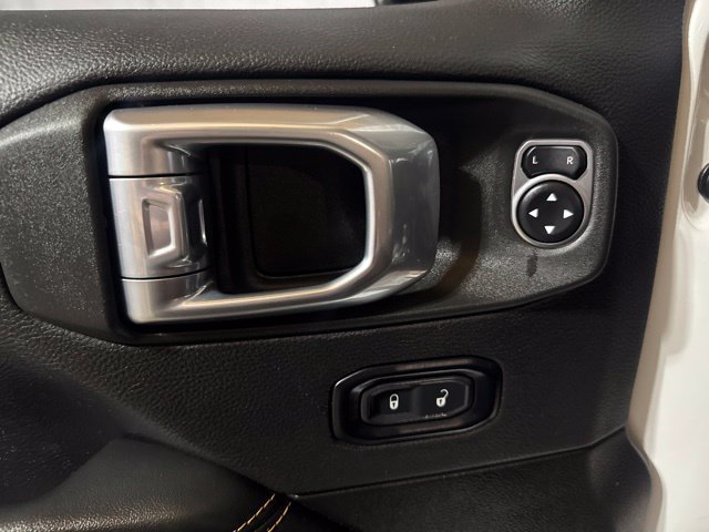 Used 2025 Jeep Wrangler Unlimited Sahara AWD/4WD image 3