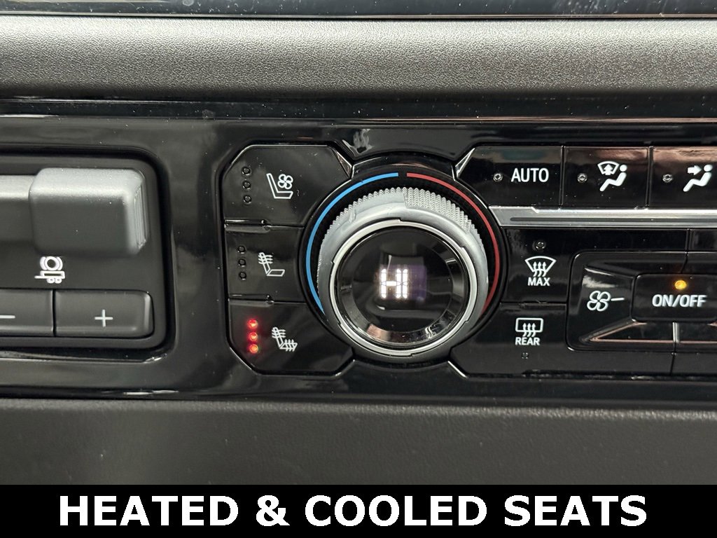 Used 2025 Chevrolet Silverado 2500 ZR2 w/ Technology Package image 10