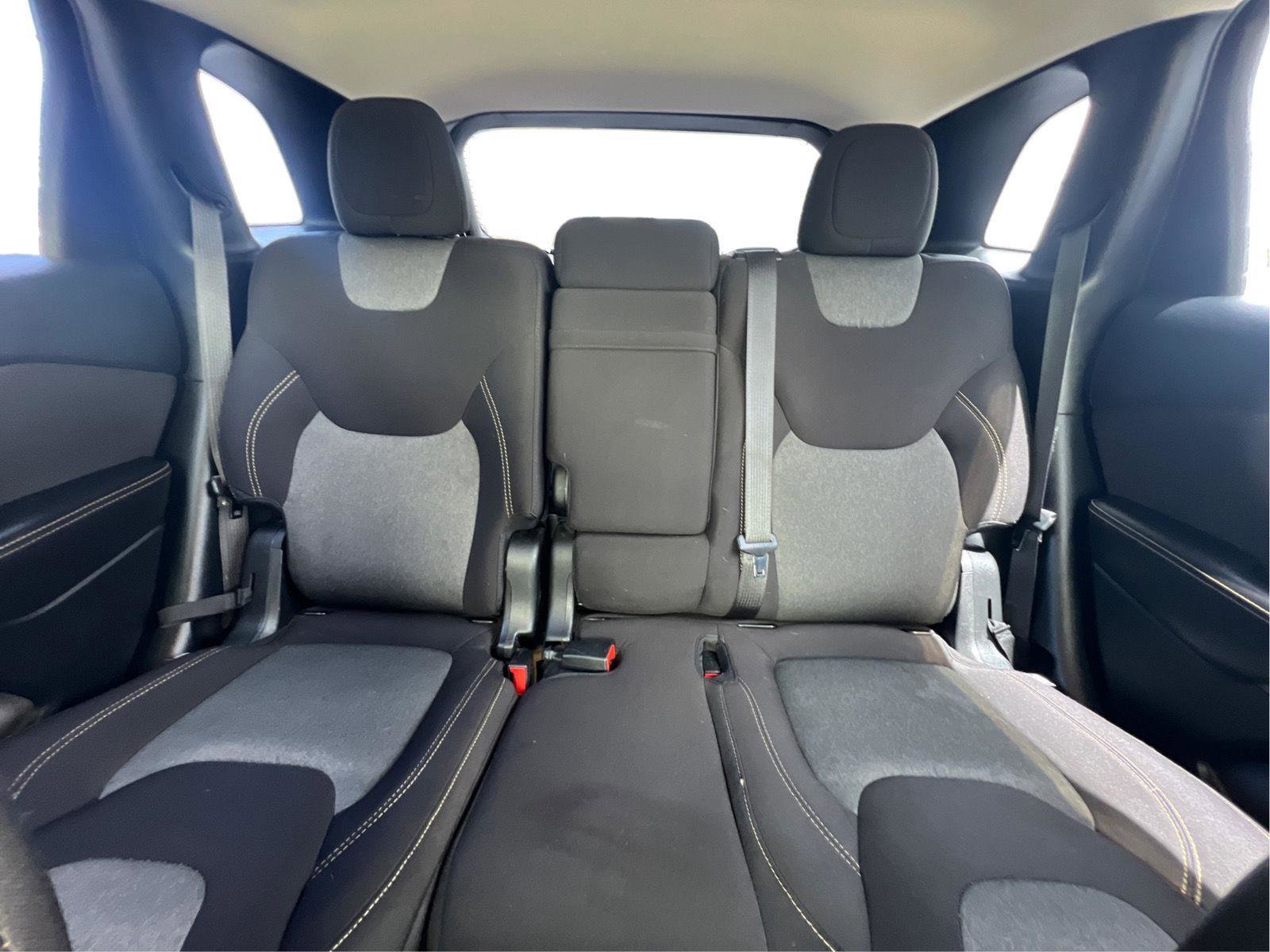 Used 2016 Jeep Cherokee Sport FWD image 11