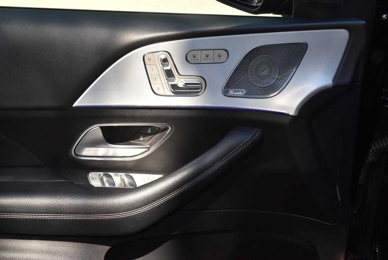 Used 2025 Mercedes-Benz GLE 350 4MATIC w/ Driver Assistance Package image 34