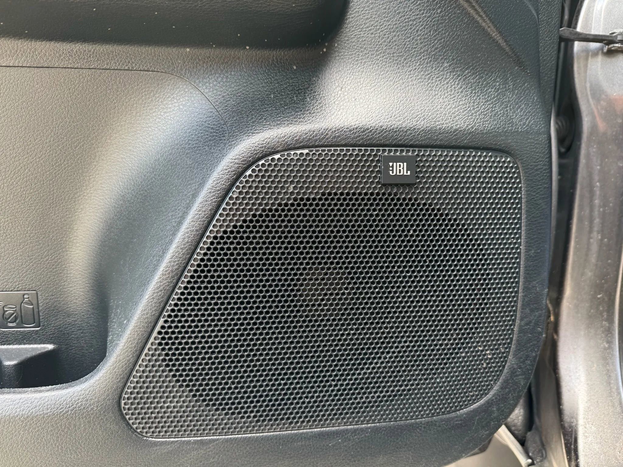 Used 2016 Toyota Tacoma Limited w/ Towing Package AWD/4WD image 15