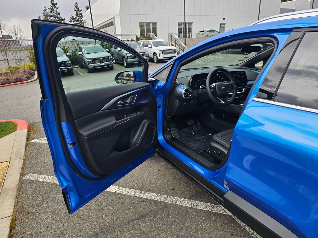 New 2026 Chevrolet Equinox EV LT image 18