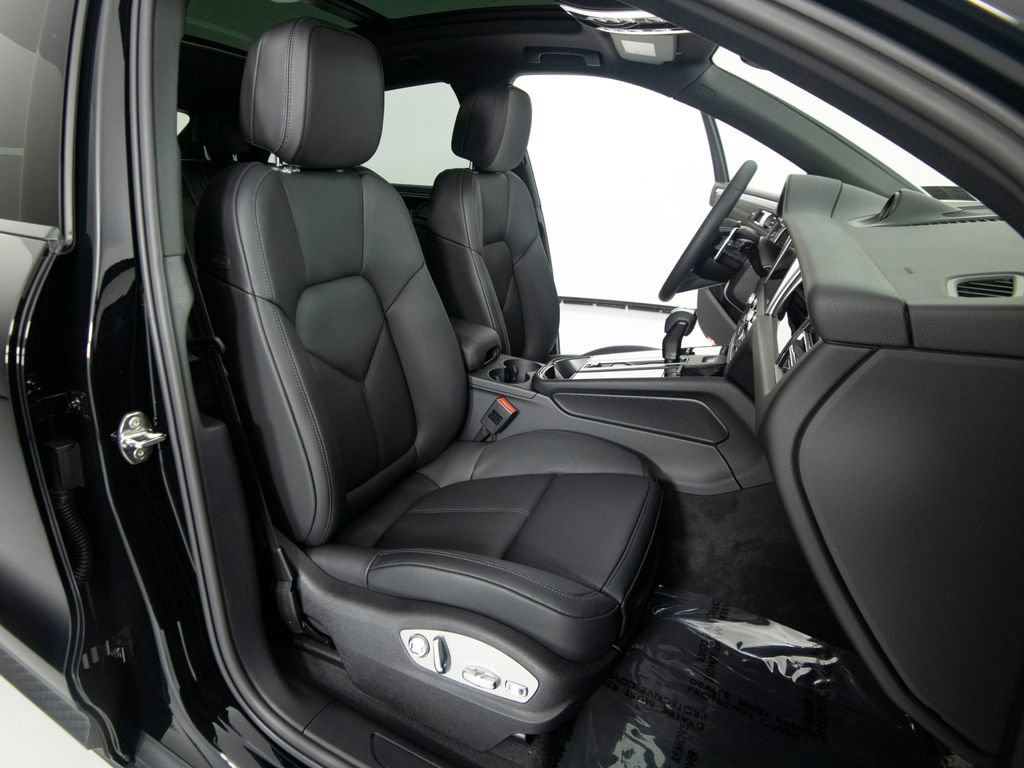 New 2026 Porsche Macan AWD/4WD image 33