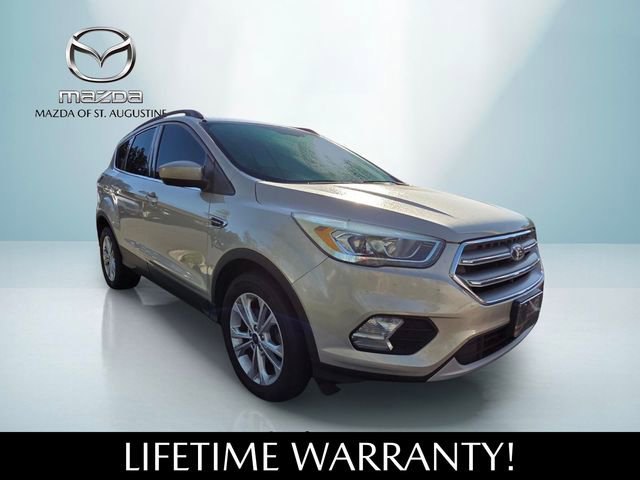 Used 2017 Ford Escape SE w/ Equipment Group 201A FWD image 3
