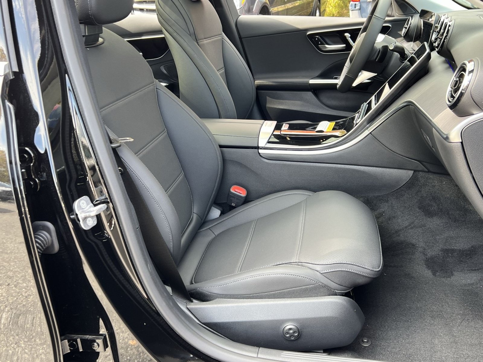 New 2027 Mercedes-Benz C 300 4MATIC Sedan image 33