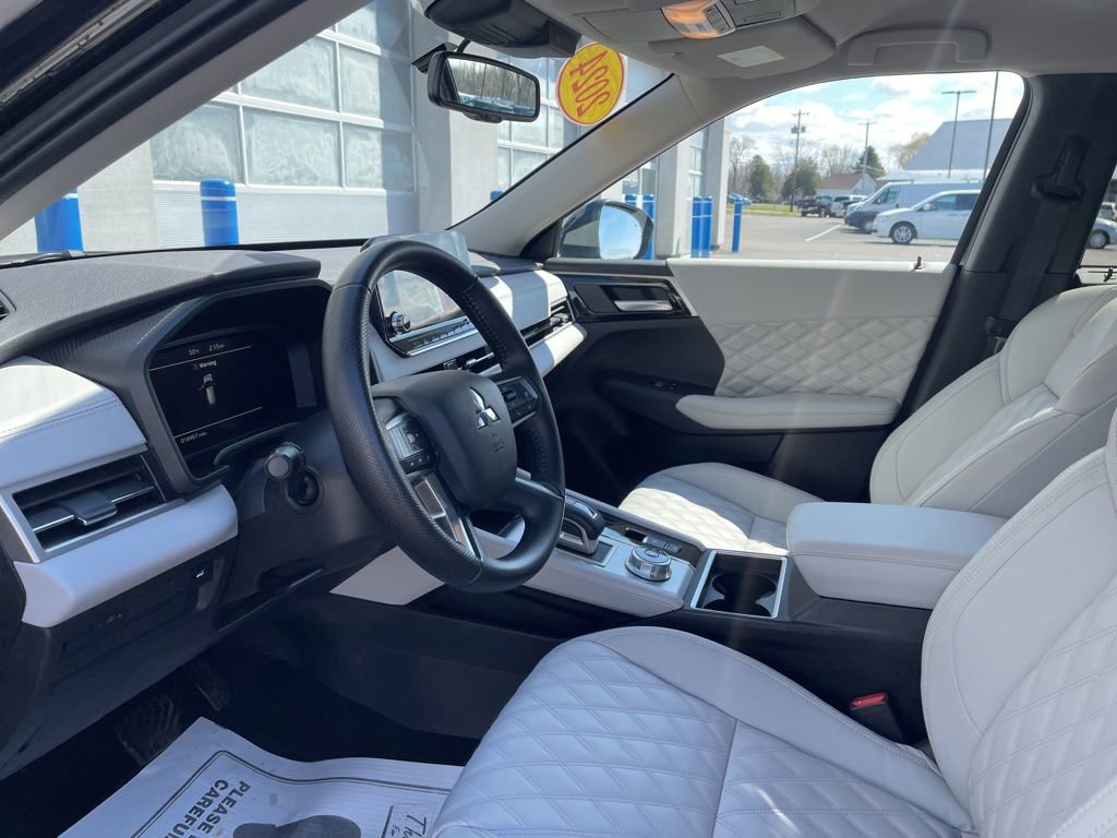 Used 2024 Mitsubishi Outlander SEL image 11