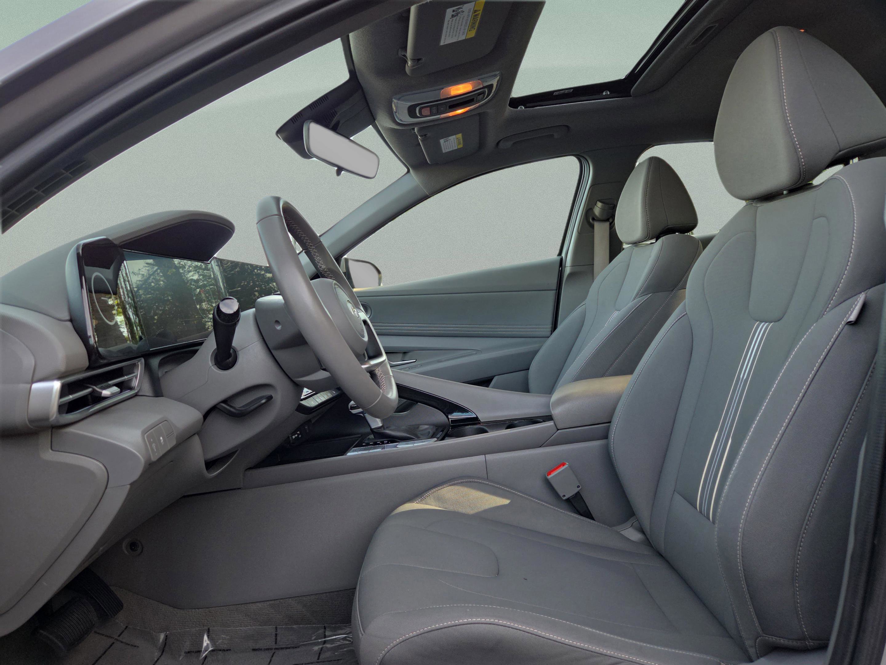 Used 2025 Hyundai Elantra SEL image 28