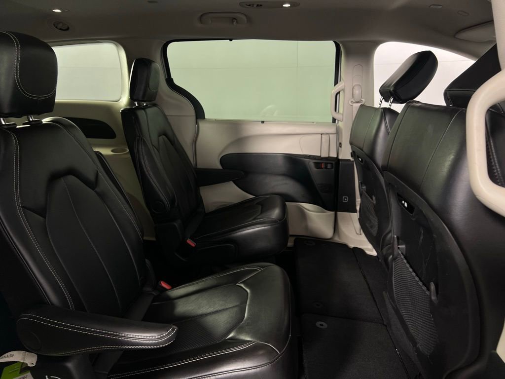 Used 2024 Chrysler Pacifica Touring-L image 33