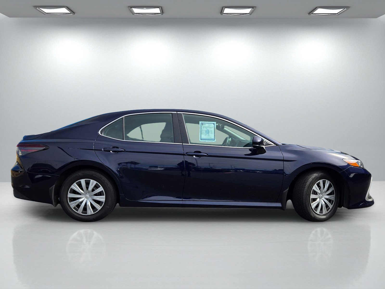 Used 2022 Toyota Camry LE FWD image 3