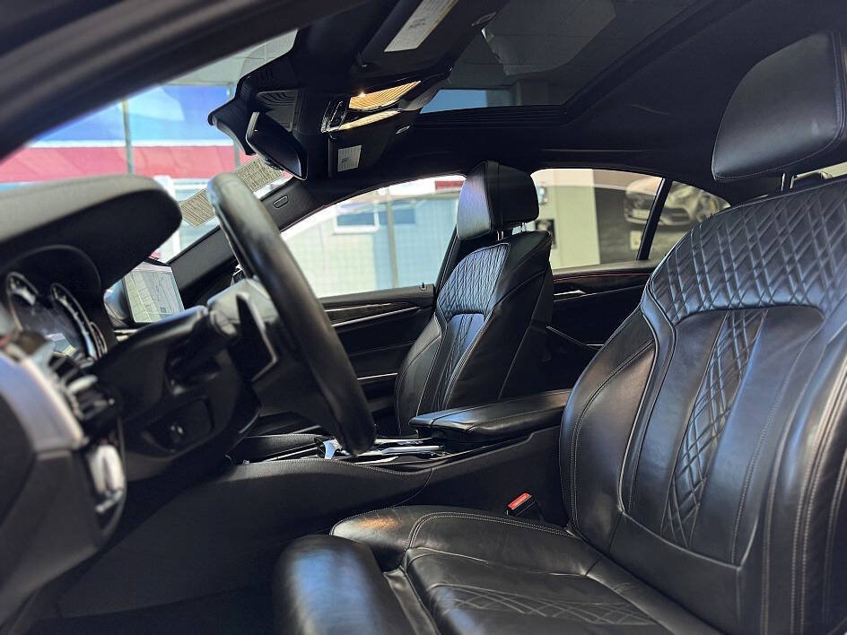 Used 2018 BMW M550i xDrive AWD/4WD image 5