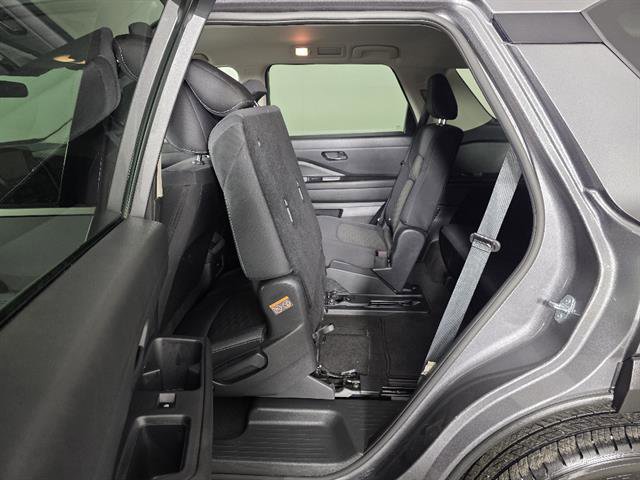 Used 2024 Nissan Pathfinder S AWD/4WD image 25