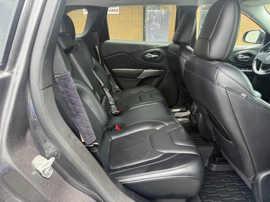 Used 2021 Jeep Cherokee Limited AWD/4WD image 23